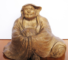 Bodhidharma portrætteret som skulptur